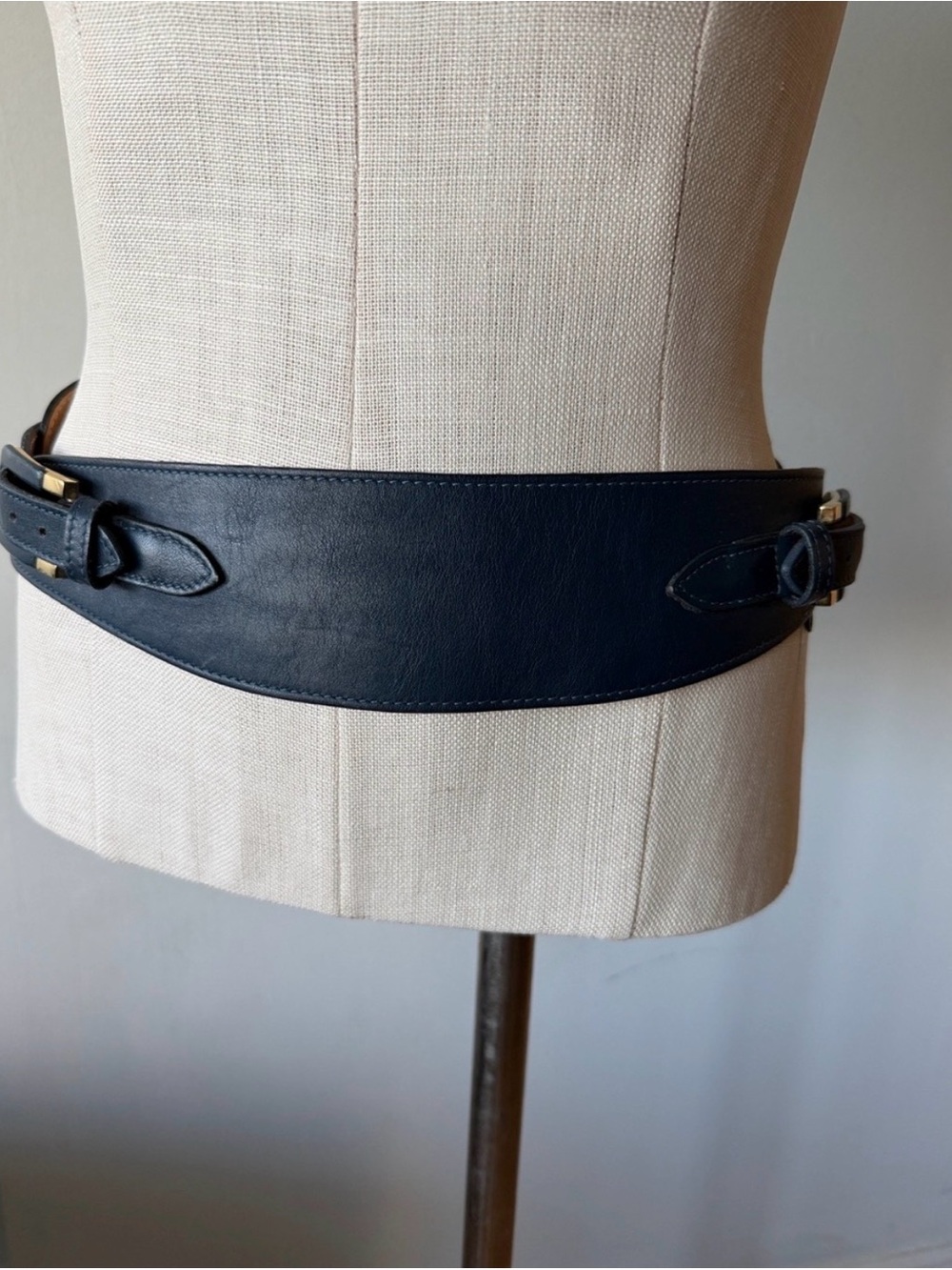 Brave Structured Wide Leather Waist Belt – Deep Navy | Made in Canada - Picture 2 of 10